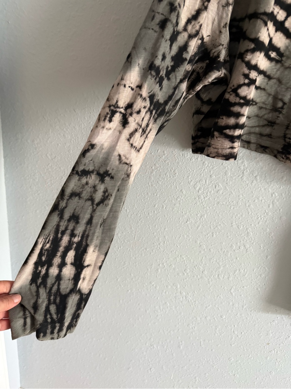Cotton citizen Tie-Dye Cropped Long-Sleeve Top - - Picture 4 of 5
